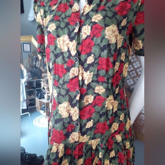 Vintage Dark Floral Button-Down Dress - Picture 15 of 16